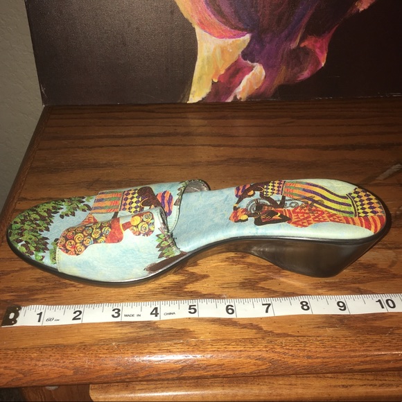 JCon African Tribal print open toe sandals that tell a story. - Picture 11 of 11